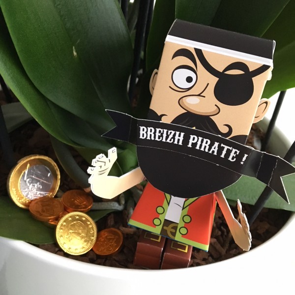 Paper toy pirate Agent Paper